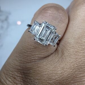 solid gold 18k 2.50 emerald cut igi certified